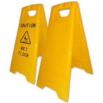 Warnschild mit englischem Aufdruck