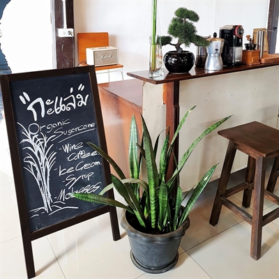 Wooden Kreidetafel Kundenstopper aus Holz mit Stahlbrett 59x78cm - schwarz gebeizte Buche