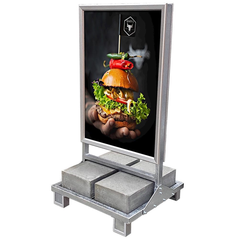 Schwerer Outdoor Kundenstopper mit Betonfuß, silver
