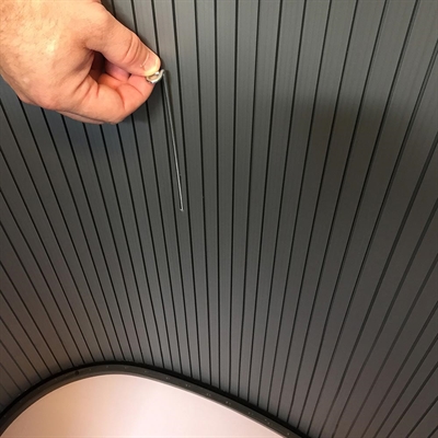 Ovale, geschwungene Messetisch/Theke