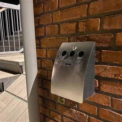 Aschenbecher aus gebürstetem Stahl